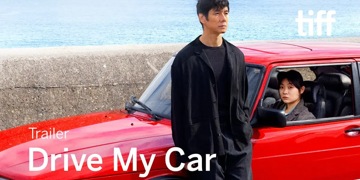“Drive My Car” es dirigida por Ryusuke Hamaguchi y está basada en el cuento homónimo del afamado escritor Haruki Murakami.