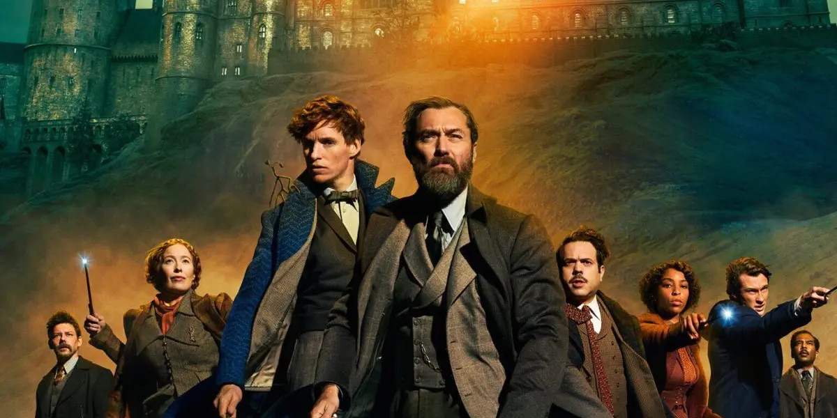 Dumbledore percibe que el mago oscuro Grindelwald quiere controlar el mundo de la magia. Por eso decide pedirle ayuda al magizoólogo Newt Scamander.