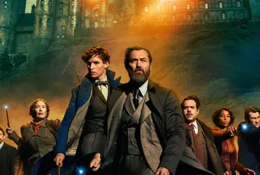 Dumbledore percibe que el mago oscuro Grindelwald quiere controlar el mundo de la magia. Por eso decide pedirle ayuda al magizoólogo Newt Scamander.