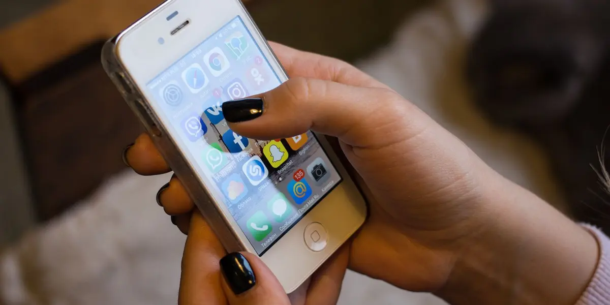 Durante dos años, el equipo de investigadores ha trabajado en un modelo de aprendizaje profundo que identifica las cinco necesidades descritas por Glasser, utilizando datos multimodales como imágenes, texto, biografía o geolocalización.