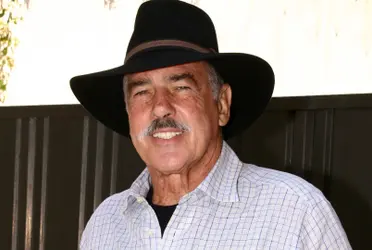 El actor decidió aclarar los rumores sobre un supuesto romance que habría mantenido con la madre de Luis Miguel.