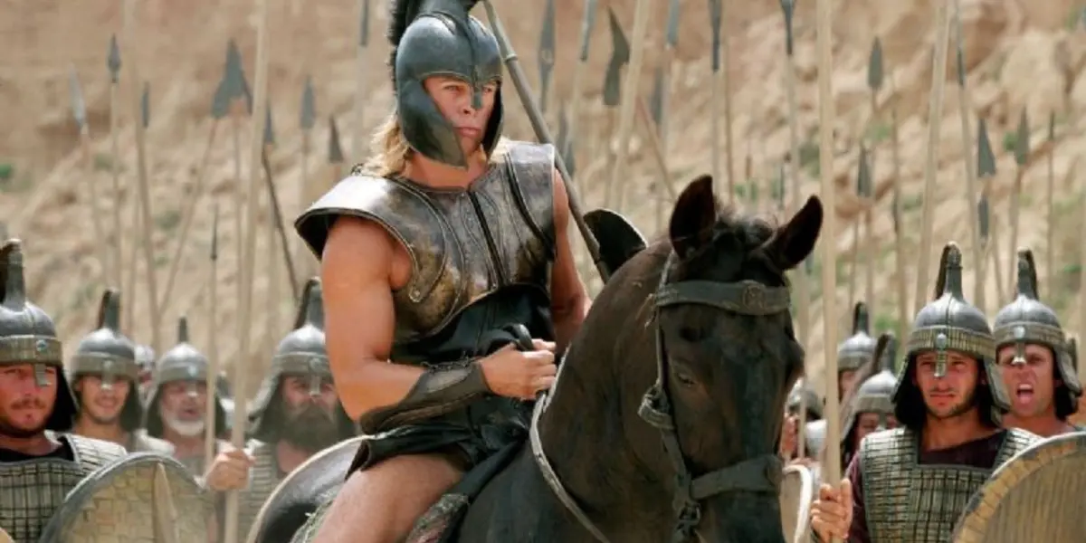 El actor estadounidense Brad Pitt ha encandilado con su sencillez a los habitantes de Los Cabos, el balneario del Pacífico mexicano donde se encuentra para filmar "Troya".