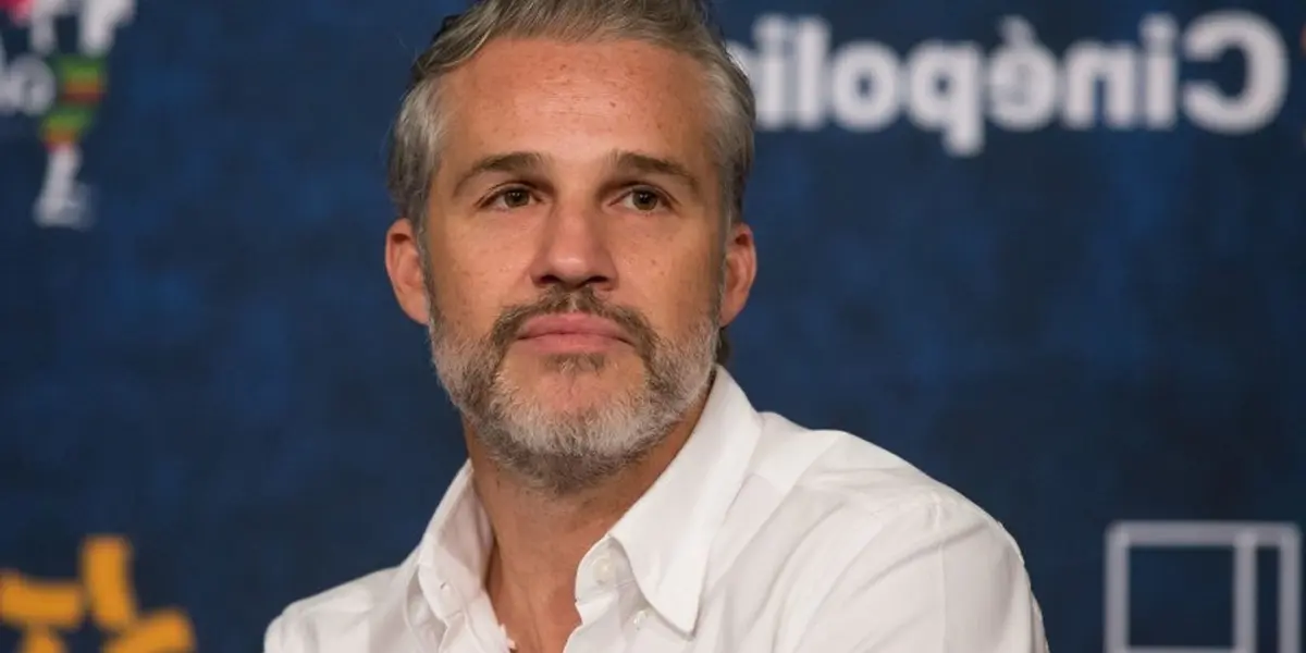 El actor, quién se encuentra en recuperación tras sufrir una trombosis severa, volverá a la actuación protagonizando una obra de teatro que se estrenará en 2022.