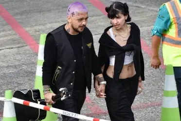 El artista fue captado por los paparazzis, en las imágenes Nodal fue visto dándose un beso con una cantante argentina llamada Cazzu mientras disfrutaban de un helado.