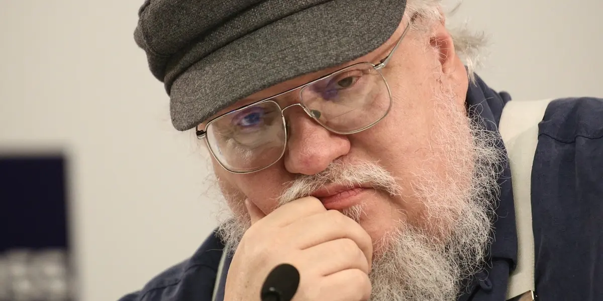 El autor de los libros 'Canción de Hielo y Fuego' lamentó que la serie se le haya adelantado y prometió un final diferente para los fanáticos de la Saga.