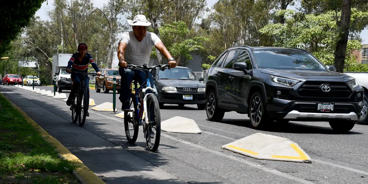 El ayuntamiento de Zapopan se encuentra en una encrucijada. El anuncio del alcalde, Juan José Frangie de no modificar la polémica ciclovía de avenida Guadalupe