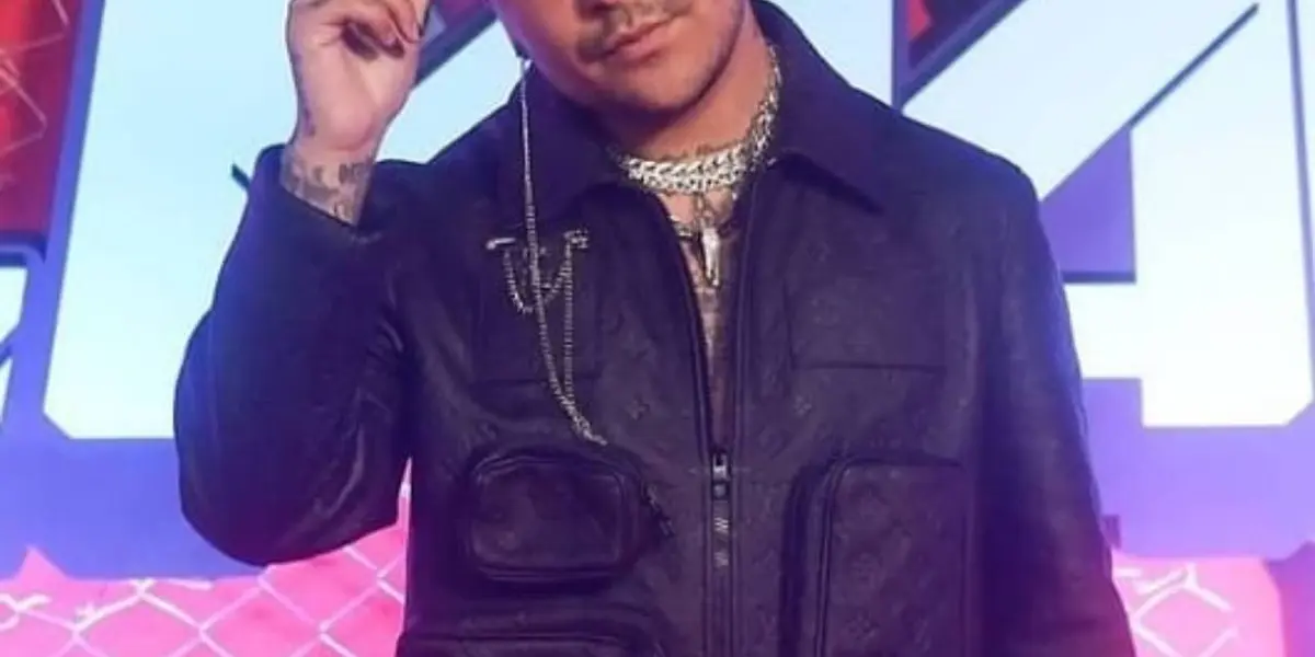 El cantante no teme mostrar sus excéntricos gustos y en esta oportunidad no pasó desapercibido al lucir una increíble chamarra.