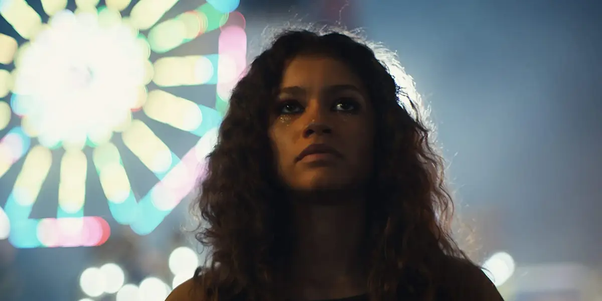 El clip muestra a Rue (Zendaya) cantando Call Me Irresponsible. También incluye breves escenas de una fiesta con Jules (Hunter Schafer), Kat (Barbie Ferreira), Maddy (Alexa Demie) y Cassie (Sydney Sweeney).