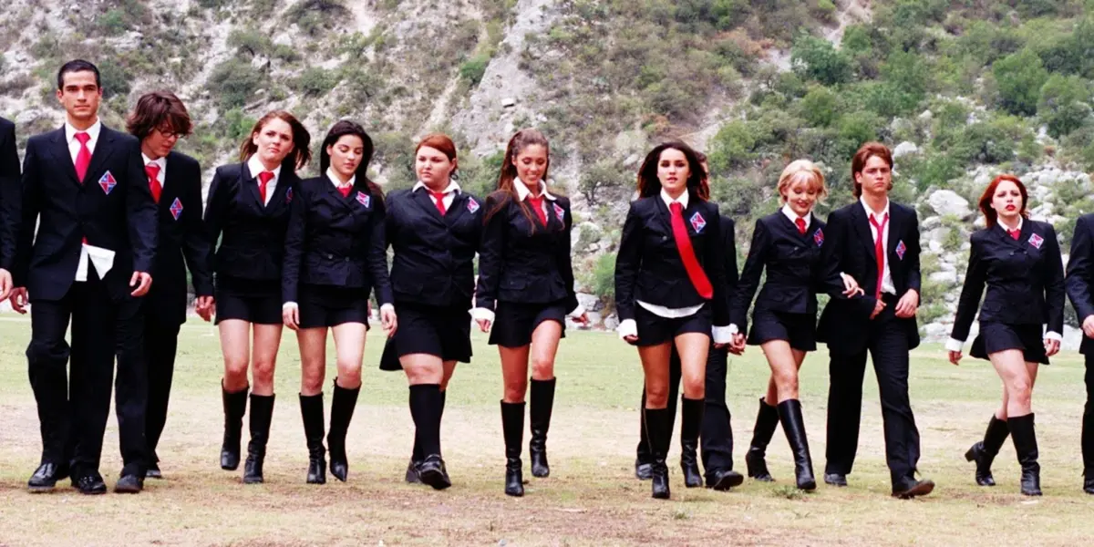 El colegio al que todos los jóvenes de los 2000 querían asistir existe en la vida real, sólo que no es precisamente una escuela.