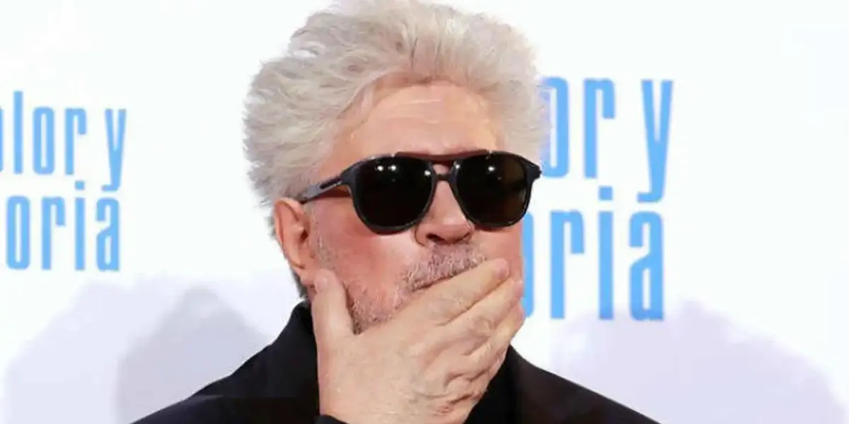 El director español Pedro Almodóvar comentó que el papel es uno de sus pocos fetiches. Por eso, haber llevado su último guion, el de la cinta “Madres Paralelas”, a un libro no es más que “un homenaje a sí mismo”, comentó este martes en la presentación del volumen en Madrid.