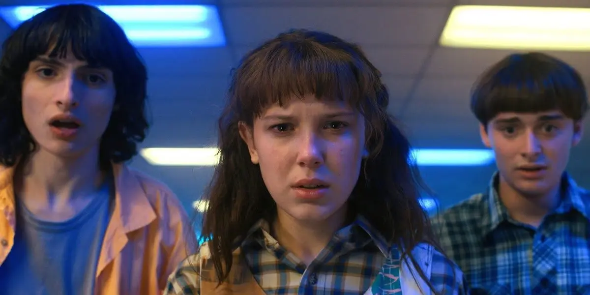 El drama de ciencia ficción protagonizado por Winona Ryder y Millie Bobby Brown se ha convertido en la serie en inglés más popular de Netflix.