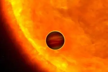 El exoplaneta TOI-2109b, según los estudios de la NASA, se encuentra en un estado al que denominan “decadencia orbital”. Esto significa que el planeta se ha acercado mucho a su estrella central, a causa de la fuerza de gravedad.
