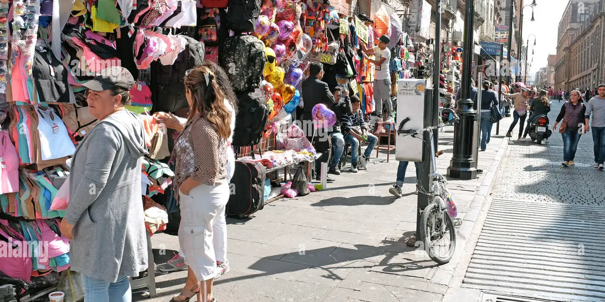 El Gobierno de la Ciudad de México analiza reglas, incluso sanciones, para el programa de reordenamiento del comercio en la vía pública en el Centro Histórico
