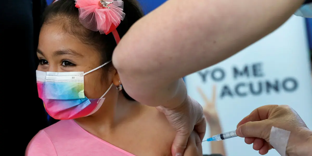 El gobierno de la Ciudad de México mantiene una sede para atender a menores de 12 a 17 años con comorbilidades y de 15 a 17 años sin comorbilidades.