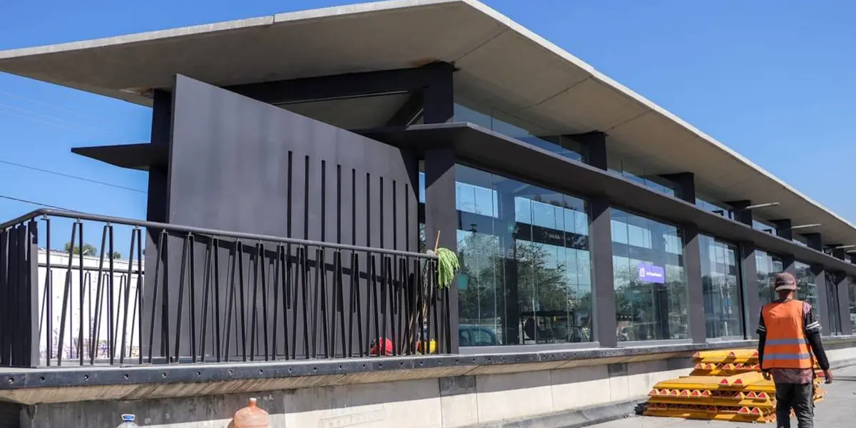 El gobierno del estado aseguró en repetidas ocasiones que el Peribús estaría en circulación a finales de 2021.