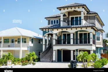 El objeto, es una casa de arquitectura de estilo español situada en la costera ciudad de Gulfport, que tiene 200 metros cuadrados construidos.