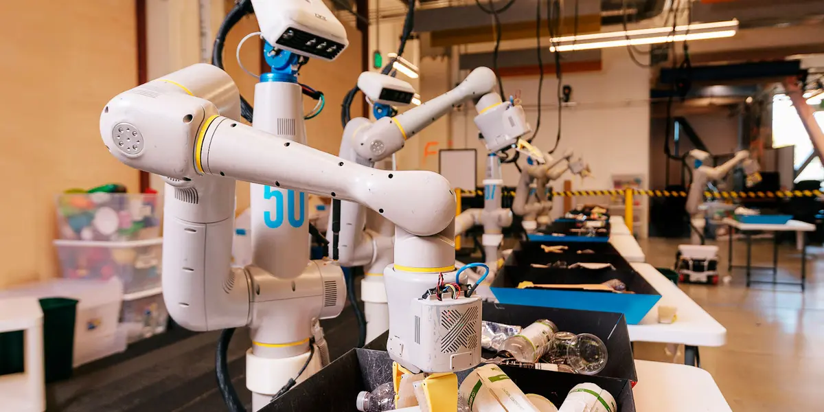 Más de cien robots autónomos comenzaron a limpiar las oficinas centrales de Google en San Francisco