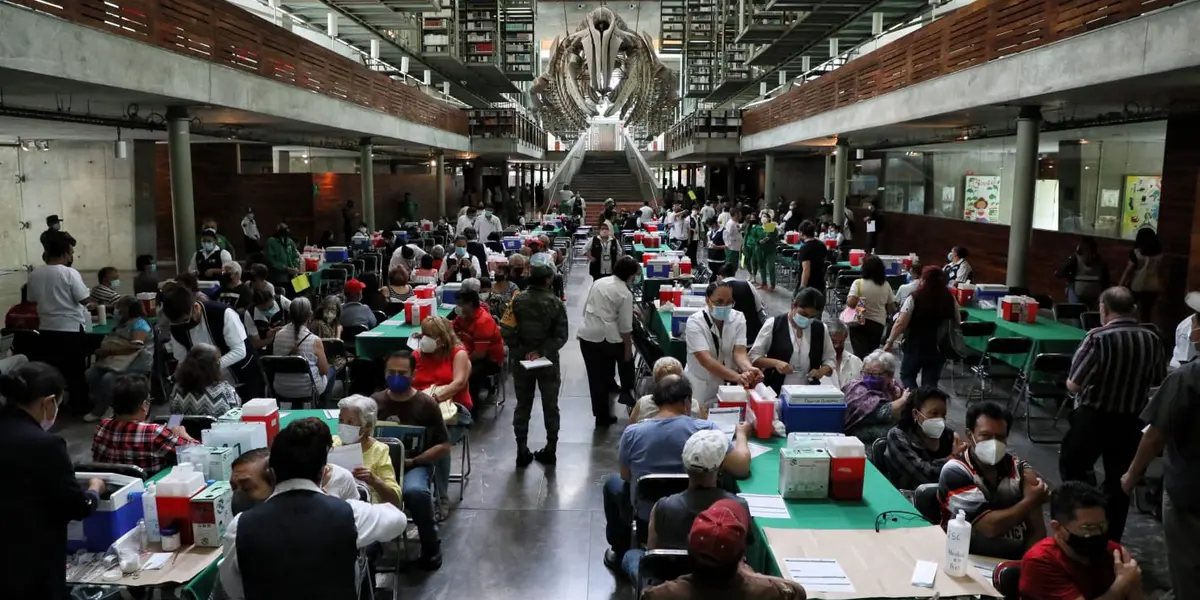 El poco orden que ha resultado en la biblioteca Vasconcelos y Cencis Marina ha provocado que se evalúe abrir nuevas fechas de vacunación.