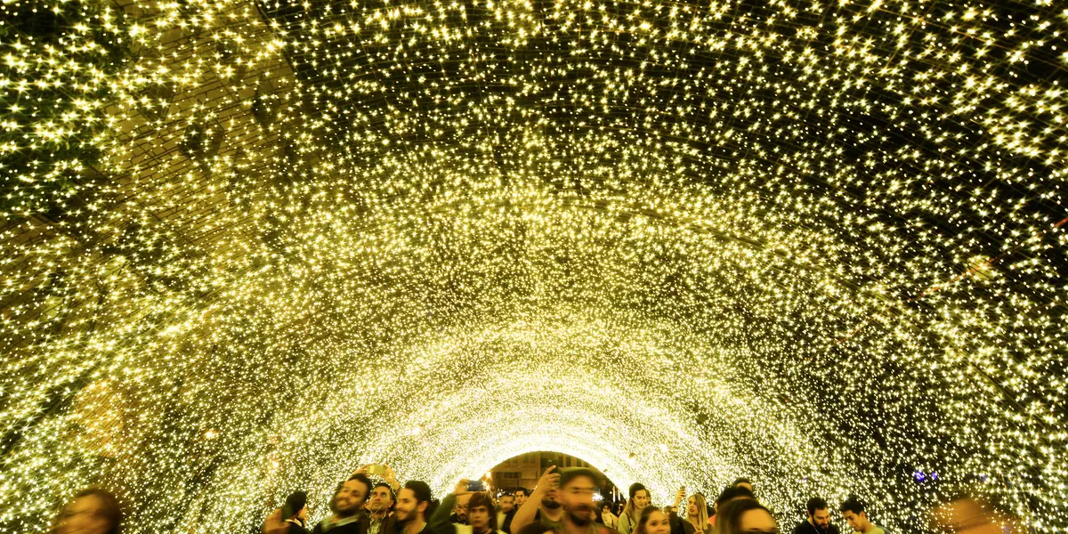 El primer festival de luz temático en el mundo de la cultura mexicana se realizaba en el marco de lo festejos de la ciudad, pero este año tanto el Gobierno de Guadalajara y Alteacorp decidieron recorrerlo un mes.