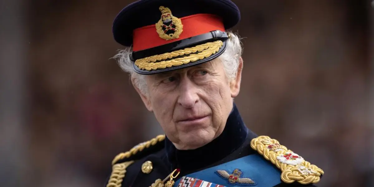 El Rey Carlos III tiene una obsesión con su coronación y así se prepara para lucir espectacular