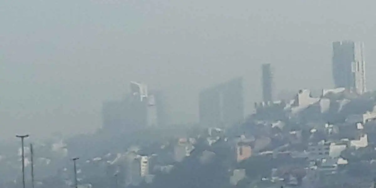 En Calzada de Tlalpan y avenida División del Norte, el conductor de una camioneta en color gris con terminación de placa en 3, fue sancionado por no respetar las medidas programadas por la fase I de contingencia.