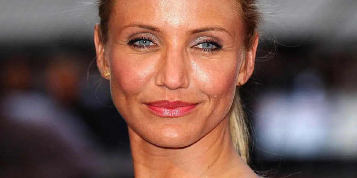 En el clip, Foxx –ganador del Oscar por Ray– pide ayuda a Tom Brady, considerado como el mejor jugador en la historia del fútbol americano y que este mismo año anunció su retirada para dar marcha atrás apenas un mes después, a la hora de prepara un Diaz sobre su vuelta a la gran pantalla.