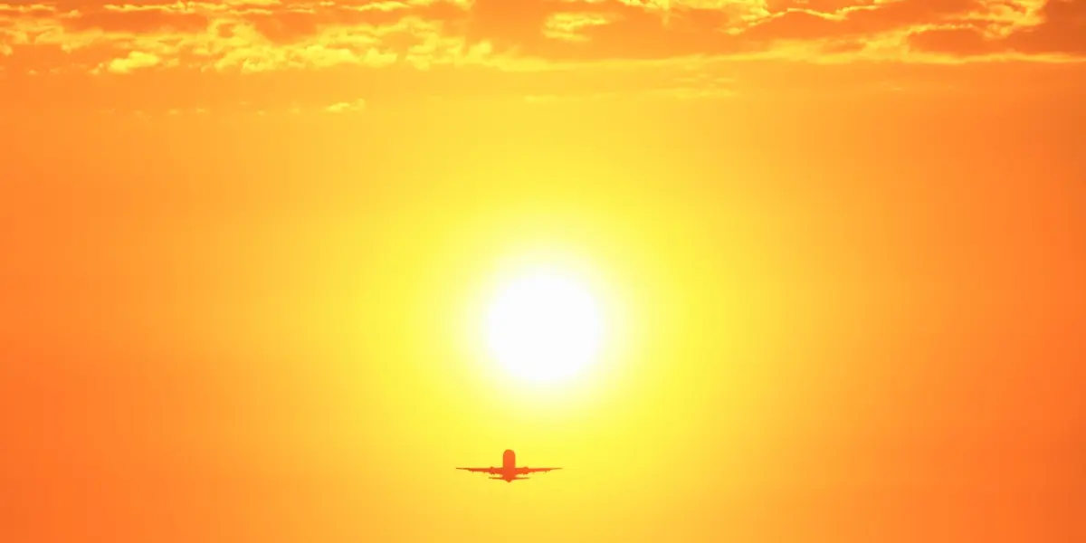 En el desarrollo del día, un anticiclón -una zona atmosférica de alta presión- generará un clima caluroso con cielos despejados y escaso potencial de lluvias en el noroeste, occidente, centro y sur del territorio nacional.