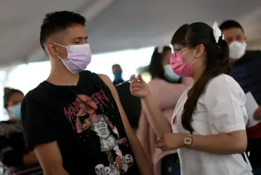 En esta nueva etapa de vacunación, debido a que los menores de entre 15 y 17 años ya recibieron alguna de las fórmulas contra el SARS-CoV-2, también serán incluidos en el programa para rezagados.