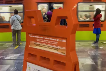 En imágenes de redes sociales, se observa una llanta reventada y a los usuarios evacuando los vagones.