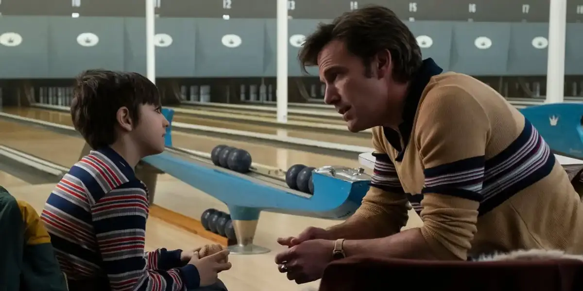 En la cinta, tres actores dan vida al autor en los diferentes momentos de su vida -Tye Sheridan, Ron Livingston y Daniel Ranieri-, mientras que el otro personaje principal está interpretado por Ben Affleck.