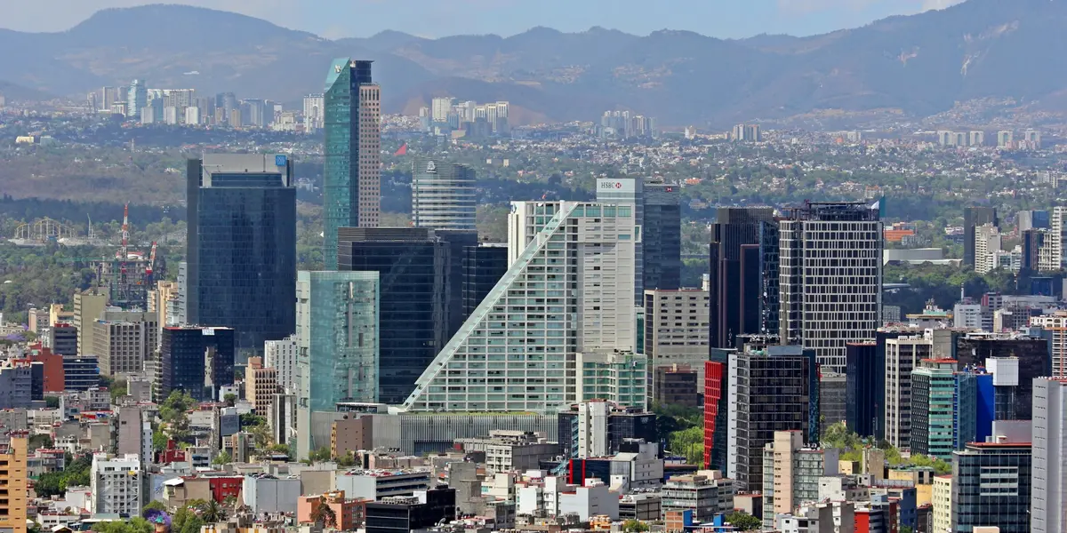 En la reciente edición de los Reportes de Mercado Inmobiliario, elaborados por Propiedades.com se señala que los departamentos más costosos en la Ciudad de México se ubican en las zonas de Polanco, Lomas de Chapultepec y Nuevo Polanco.