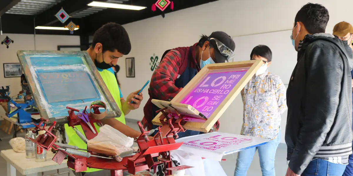 En las diferentes sedes de PILARES se impartirán clases música (rap, hip-hop, canto y guitarra), teatro, serigrafía, lectura, artes plásticas, radio y video, entre otros.