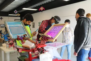 En las diferentes sedes de PILARES se impartirán clases música (rap, hip-hop, canto y guitarra), teatro, serigrafía, lectura, artes plásticas, radio y video, entre otros.