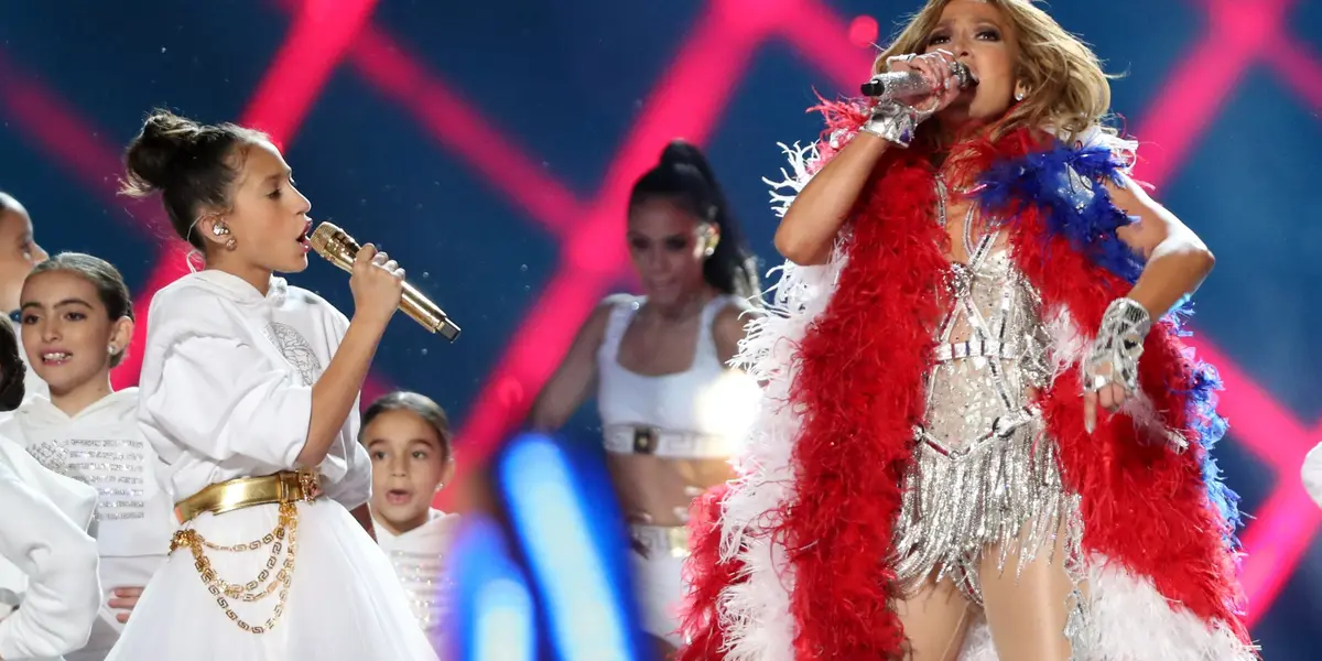 En Medio tiempo podrás apreciar un íntimo vistazo tras bambalinas de la cantante y actriz, que desvela la valentía y determinación que hacen de ella el ícono que hoy en día es.