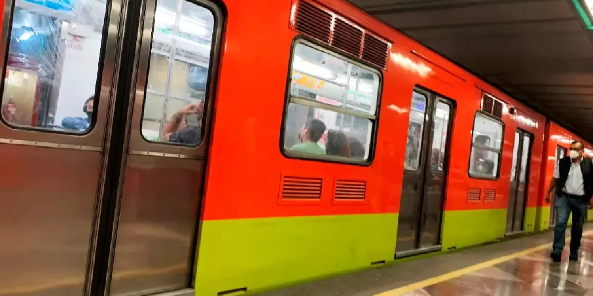 En Metro Balderas colapsó un tramo de loza falsa en el pasillo que conecta la Línea 1 con la 3, sin que haya personas lesionadas, informó el Sistema de Transporte Colectivo.
 