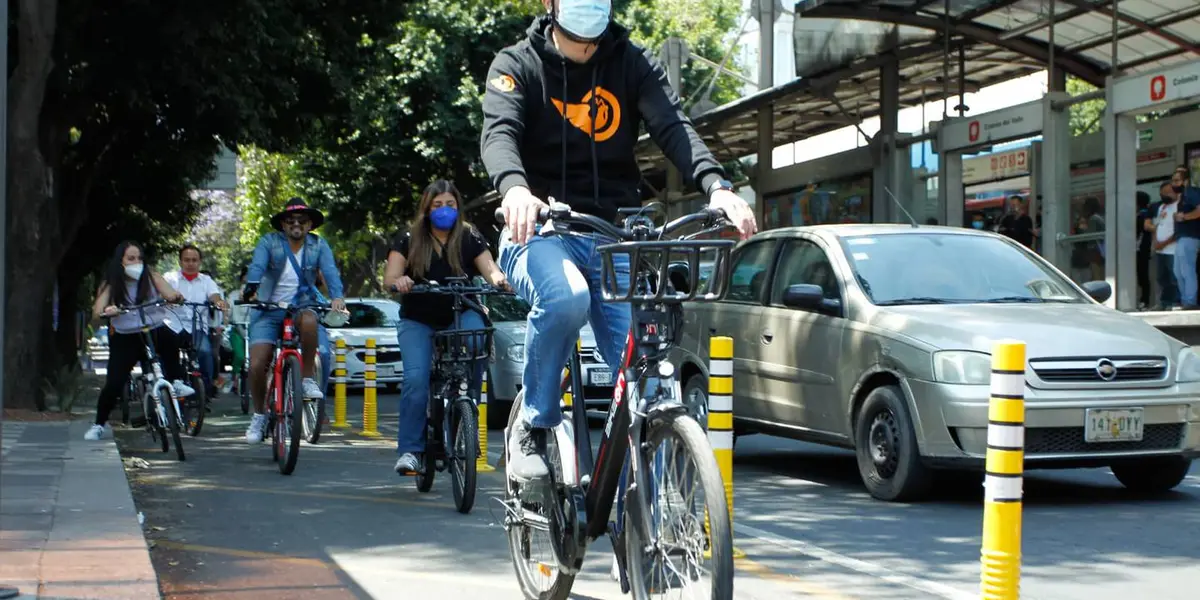 En rodada, diputados del Congreso de la Ciudad de México, hicieron un llamado al gobierno local atender a ciclistas, peatones y motocilistas ante el alza de accidentes en esta administración.