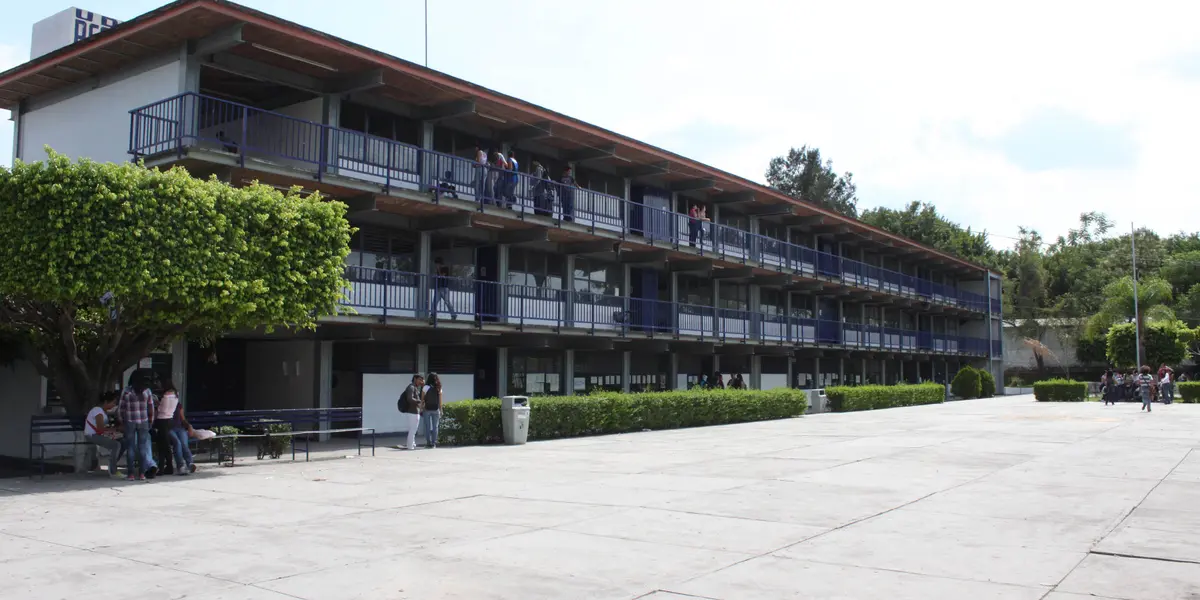 Enrique Oliva mencionó que las otras dos categorías corresponden a los planteles educativos que están siendo intervenidos para mejorar su infraestructura y suman un total de 28 escuelas.