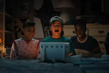 Es por esto que la espera ha sido muy larga desde que se estrenó la tercera temporada el 4 de julio de 2019. Y es que han pasado ya casi tres años desde que salió la última temporada y por la pandemia se detuvieron las grabaciones de la cuarta temporada, pero por fin este año se estrenará.