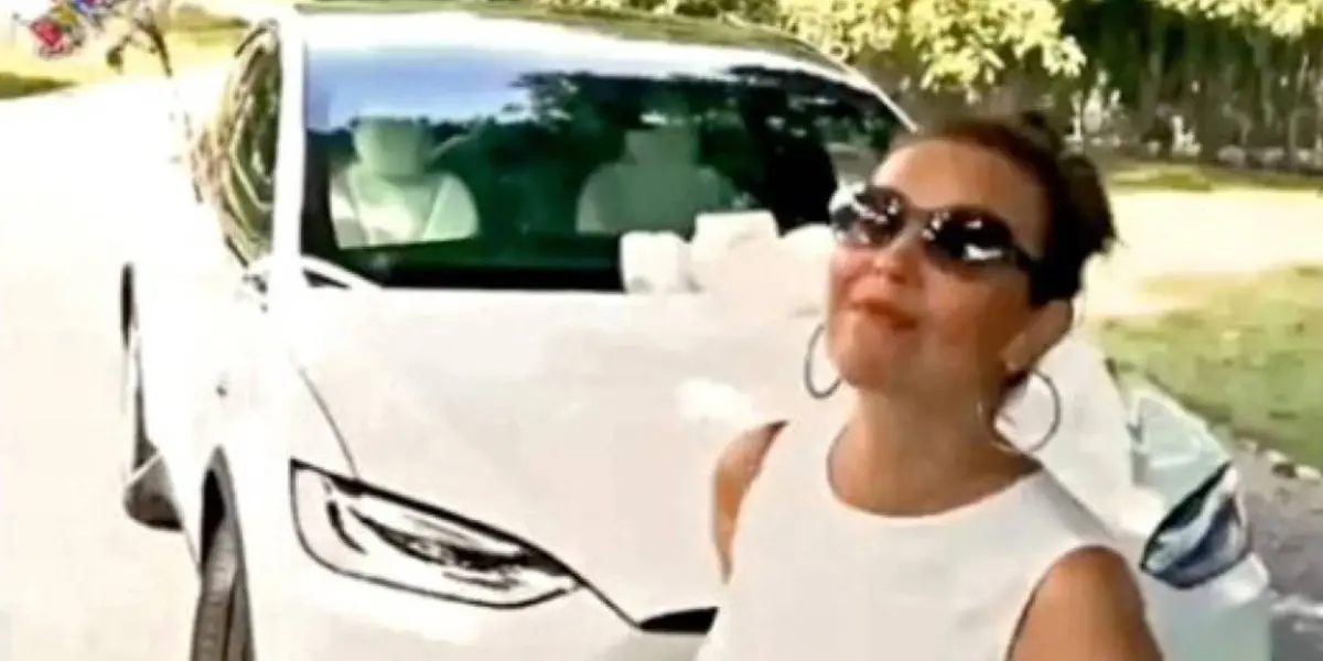 Este es el auto de lujo que le dieron de obsequio a Thalía