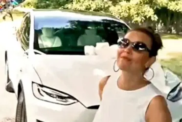 Este es el auto de lujo que le dieron de obsequio a Thalía