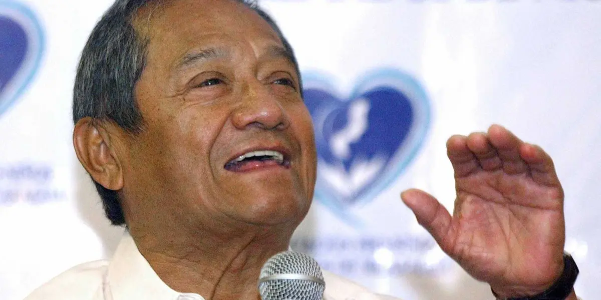 Este lunes 28 de diciembre se conoció una de las noticias más tristes en el mundo artístico. El querido y respetado Armando Manzanero fallece a los 85 años de edad.