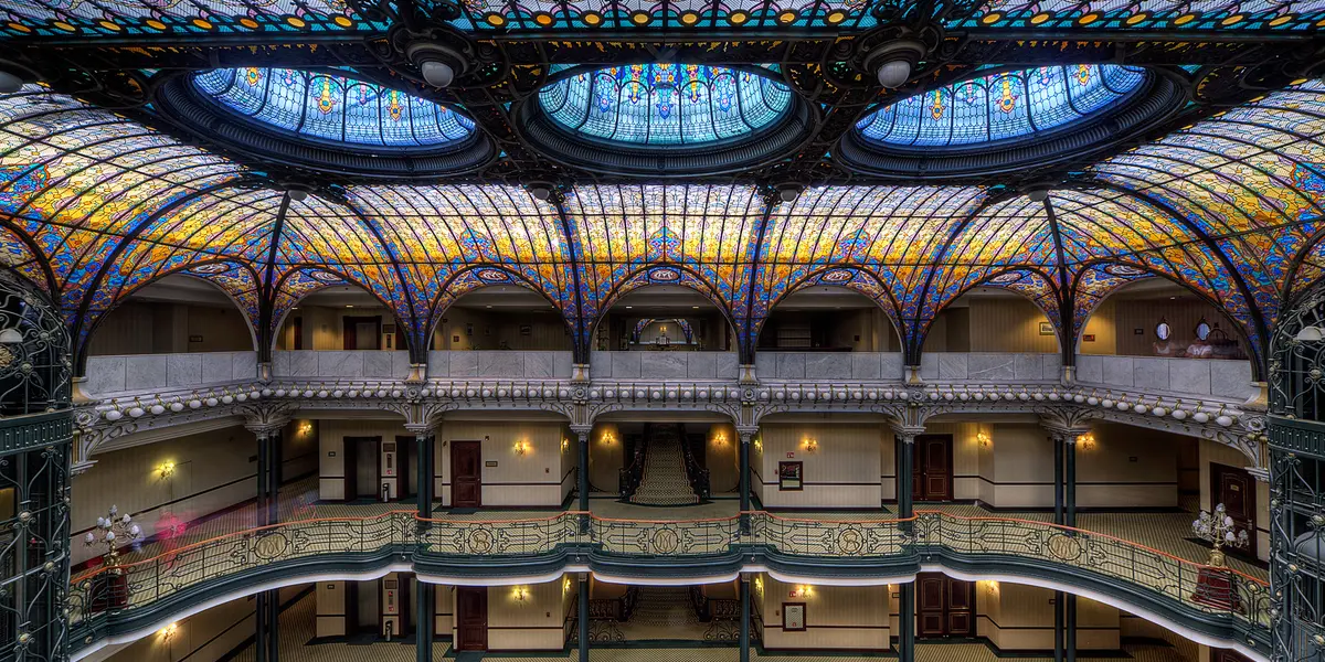 Este vitral emplomado fue elegido por catálogo y encargado al Real Establecimiento de Baviera F. X. Zettler de Munich, Alemania en 1899.