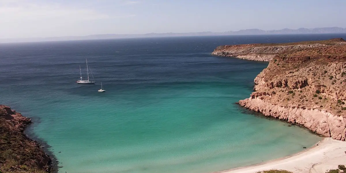 Estos lugares son ideal para los surfistas más experimentados o incluso quienes se estén iniciando en este deporte extremo.