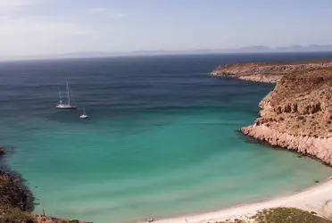 Estos lugares son ideal para los surfistas más experimentados o incluso quienes se estén iniciando en este deporte extremo.