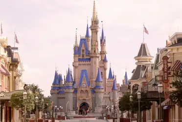 Evagelinda Elizondo fue una actriz de la época de Oro de México, ella fue quién prestó su voz para la cenicienta en su versión latina y demandó a la compañía por esta razón.