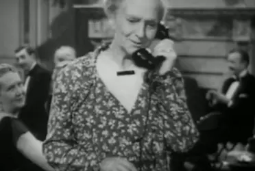 Existen varias maneras de contestar el teléfono, pero la gran pregunta es ¿por qué la mayoría de los mexicanos contestan con la palabra “bueno”?