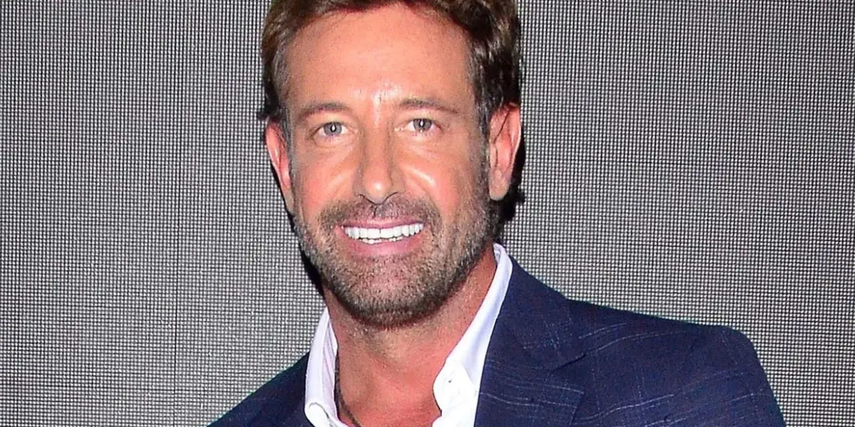 Gabriel Soto y su gran compañera que lo ayuda a conquistar a todas sus novias