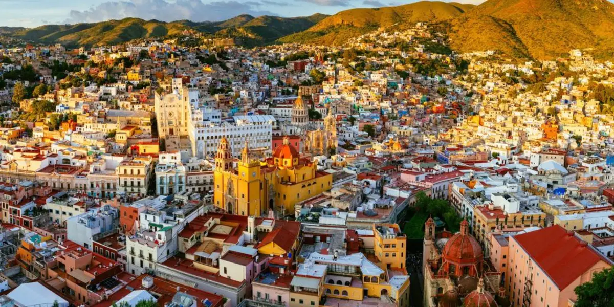 Guanajuato es uno de los Estados que conforman a México, es la ciudad más colorida del país, dejando en alto la cultura de los mexicanos.