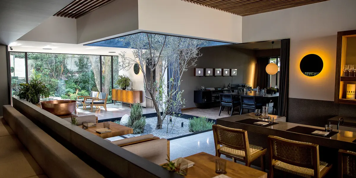 Hablar de exclusividad equivale a lujo y lujo equivale a costo, si quieres impresionar, celebrar o simplemente probar algo realmente caro, aquí te dejamos algunos lugares que puedes visitar para llevarte una de las experiencias más memorables en CDMX.