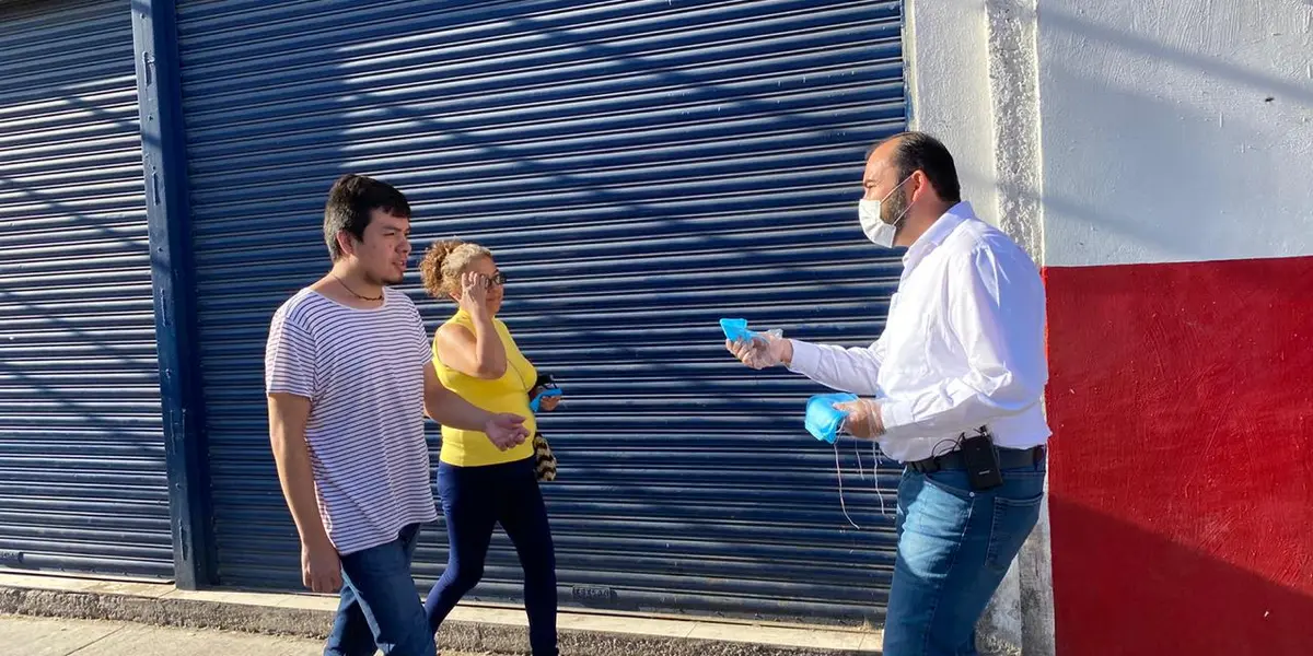 "Hoy, la Mesa de Salud por la mañana se reunió y tomó la decisión de que las actividades económicas en Jalisco pueden estar ya funcionando al 100 por ciento de su capacidad.